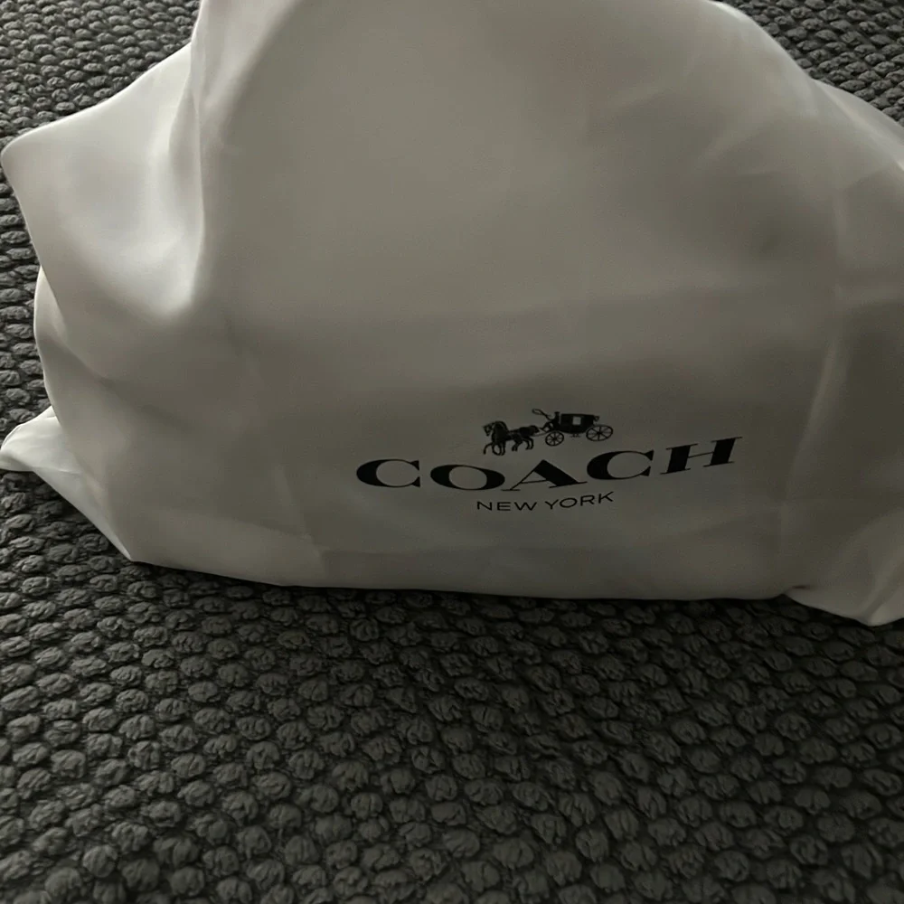 Coach Pink Shoulder Bag - Picture 5 of 8